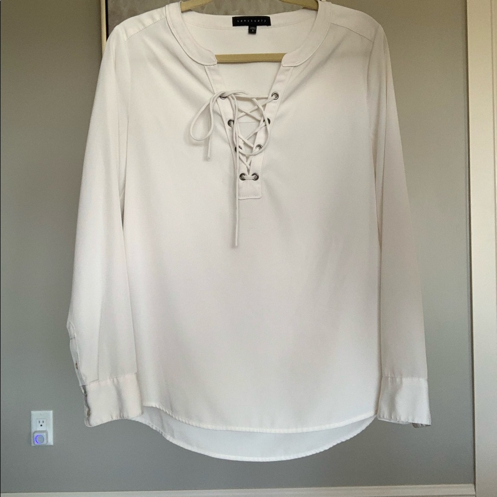 White blouse - Picture 7 of 8